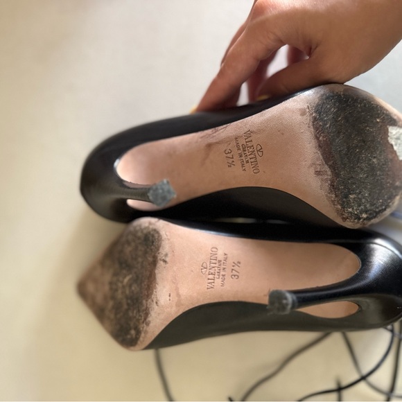 Valentino Black Leather Pointed-Toe Stiletto Pumps - Picture 6 of 9